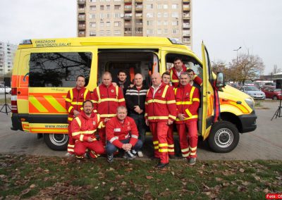 Mentőállomás/önkéntesek képe